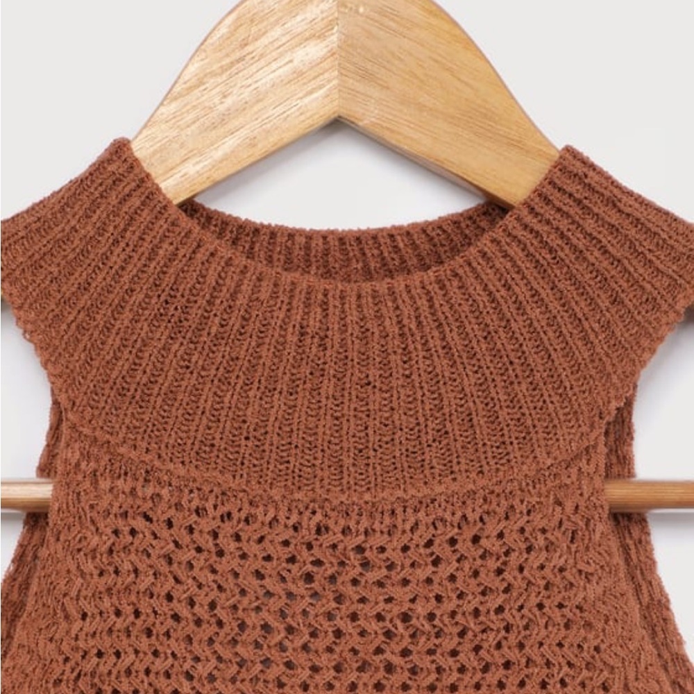 Lulus NWOT Loose Knit Sleeveless Mock Neck Top - Size S - Picture 3 of 5